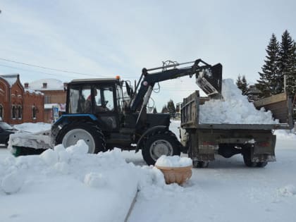 Январь  в снежных  заботах