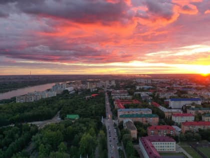 Омичи заполнили соцсети снимками вчерашнего заката (ФОТО)