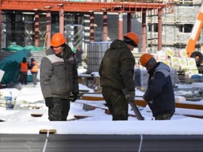Хоценко посмотрел на строящуюся школу на Космическом проспекте