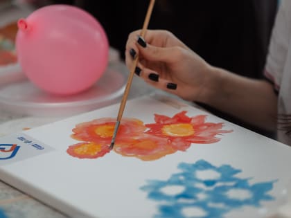 Волонтеры внедряют арт-терапию в Омской областной детской больнице