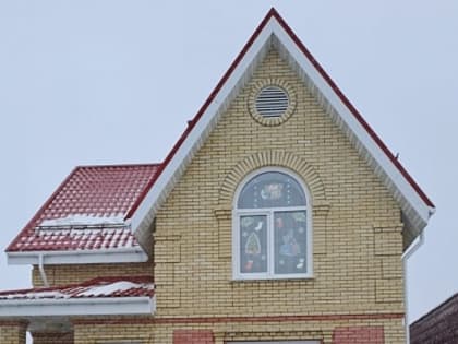 Яркие огоньки новогодних окон