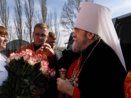 Митрополит Владимир поздравил прихожан храма в честь Казанской иконы Божией Матери со Святой Пасхой