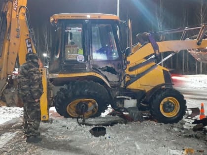 Легковушка врезалась в грейдер: двое омичей погибли в автоаварии в Тобольске