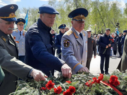 «В лесу прифронтовом»