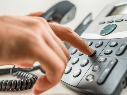 Налогоплательщики могут задать вопросы по декларированию доходов и предоставлению налоговых вычетов по телефонам горячей линии