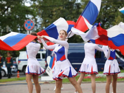 Сегодня - День России