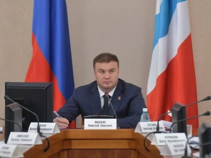 Губернатор Омской области требует завершить работы по ремонту тепловых сетей