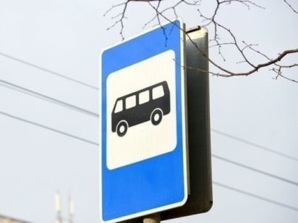 В Омске вандалы вновь разбили павильон теплой остановки