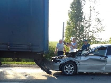 Пьяный водитель «Хонды» протаранил фуру на трассе Омск – Тюмень   [ФОТО]  