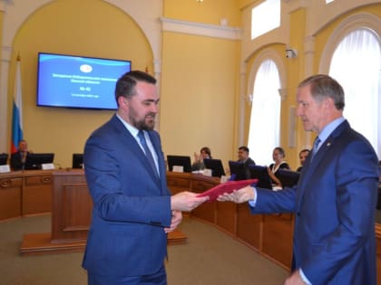 Бойко вручили удостоверение об избрании депутатом омского Заксобрания