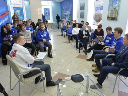 Омские единороссы рассказали студентам о работе на Донбассе