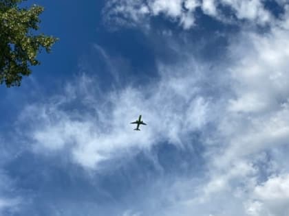 В Омске по неизвестным причинам самолет ушел на второй круг после приземления