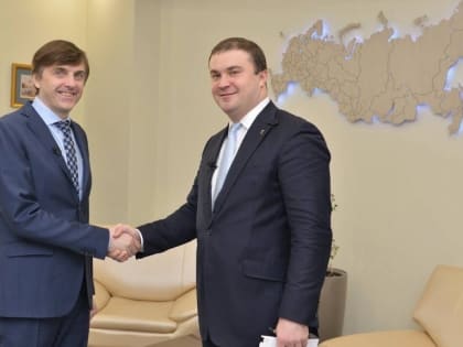 Хоценко обсудил с министром просвещения РФ строительство новых школ в Омской области