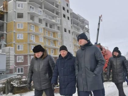 Виталий Хоценко побывал на стройплощадках поликлиники и многоквартирного дома