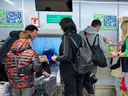 Почти 200 пассажиров в аномальную жару семь часов ждут московский рейс в Омском аэропорту