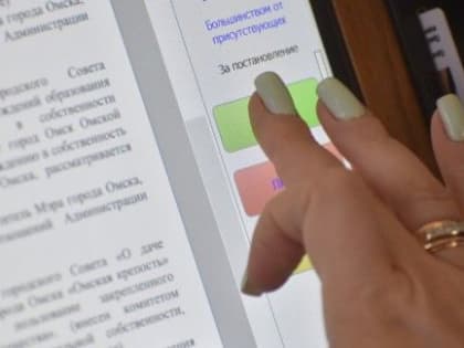 «Может быть, нам не торопиться? Если на левом берегу застроятся все эти «калинки-малинки» – «Брусника», представляете, какой поток людей будет?!»