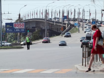 В Омске на Ленинградском мосту изменится схема движения