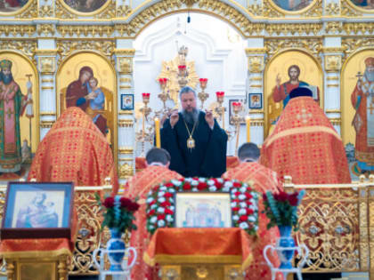 В канун дня памяти святых Омской митрополии митрополит Омский и Таврический Дионисий совершил Всенощное бдение в кафедральном соборе Успения Пресвятой Богородицы г. Омска