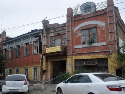 Департамент Махини провалил программу «аренды за 1 рубль»: в Омске разрушается дом Дворжецкого