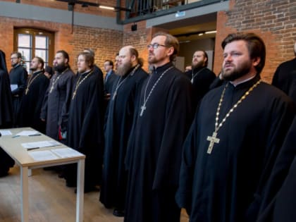 Проректор по воспитательной работе Омской духовной семинарии иерей Александр Ткачев принял участие во встрече воспитательных работников и индивидуальных наставников духовных учебны