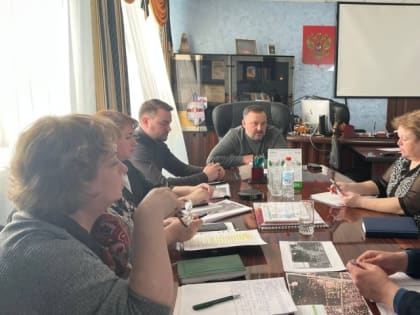 Глава Омского района Долматов провел совещание по проблеме подъездов к ФАПам