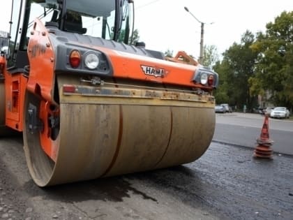 «Ни один колодец не совпадает с уровнем дорожного полотна»  — омичи жалуются в соцсетях на ремонт дорог