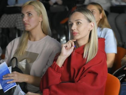 Омский женский клуб "Семья и карьера" объединил жительниц России и Беларуси