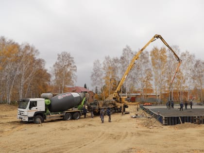 В лагере «Орленок» Калачинского района начали делать фундамент для установки модульных корпусов