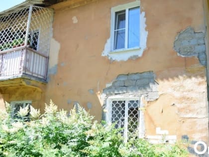 Под окнами дома в омских Нефтяниках обнаружили труп