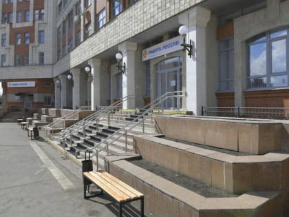 700 омичей приняли участие в ярмарках вакансий по трудоустройству на предприятия ОПК региона