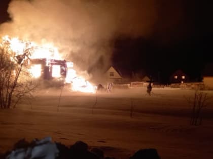 В Марьяновке под Омском сгорел храм футболиста