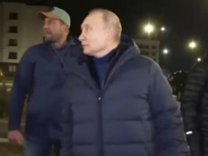 Владимир Путин прилетел в Мариуполь