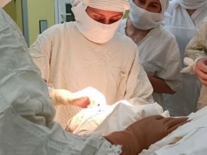 Омские врачи удалили мужчине опухоль, которая заняла весь глаз и вышла наружу