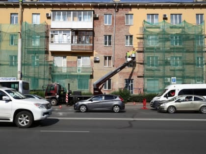 Омич едва не сорвал ремонт фасадов к приезду Путина, украв все инструменты строителей