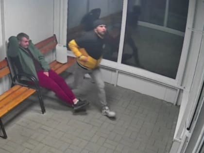 Полицейские ищут двух омичей, укравших обогреватель из теплой остановки