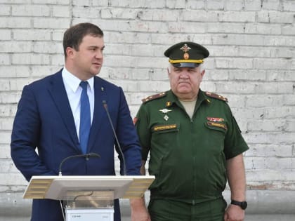 Хоценко напомнил омским призывникам о двух союзниках России