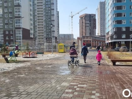 Трагическая ошибка или нелепая случайность? В омском дворе мальчик сломал однокласснику челюсть