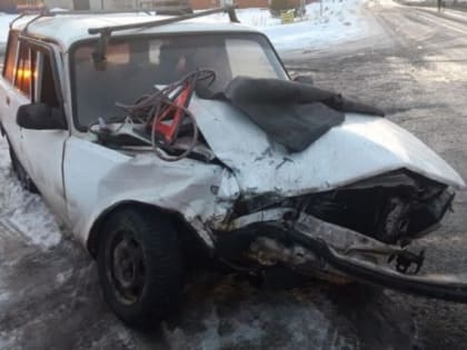 Под Омском в столкновении двух «лад» пострадал ребенок