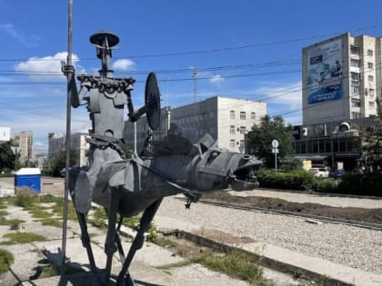 В минкульте объяснили, зачем у омского ТЮЗа распилили скульптуру Дон Кихота