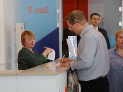 В Омской области трудоустроены 125 членов семей омских участников СВО