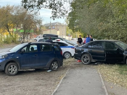 Угнал и попал в ДТП. Омич разбил чужой автомобиль и сбежал от полицейских из больницы