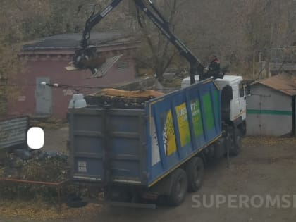Власти заявили о круглосуточном вывозе мусора из Омска