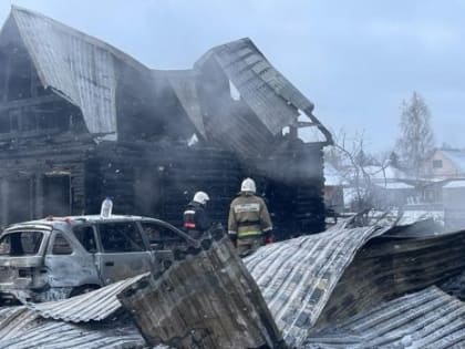 В Таре у священника сгорели дом и автомобиль