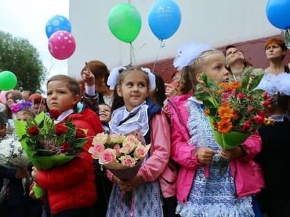 Виталий Хоценко разъяснил правила получения рюкзака с канцелярией для первоклассников