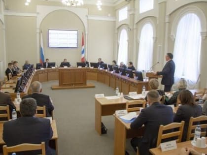 Расходы областного бюджета на 2024 год на образование, здравоохранение и социальную поддержку граждан обсудили депутаты