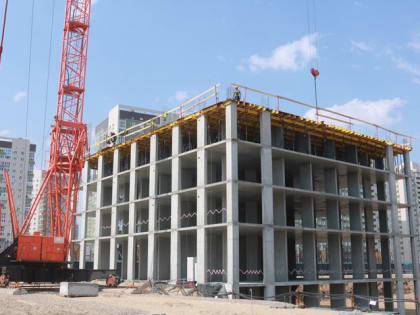 В Омской области хотели построить 700 тысяч «квадратов» жилья, а вышло почти 900