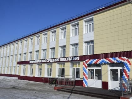 Омский губернатор Бурков показал марьяновскую школу № 1 после капитального ремонта