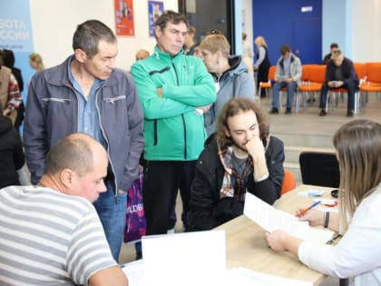 В Омске проходит традиционная ярмарка вакансий ОПК