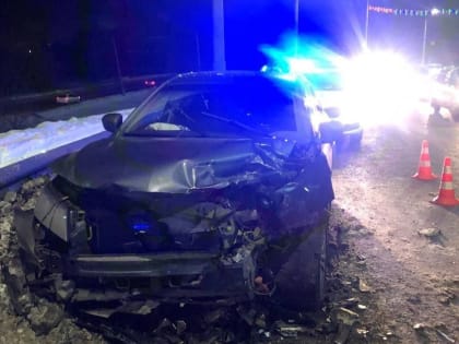 В Омске «Лада» вылетела на встречку и врезалась в иномарку     