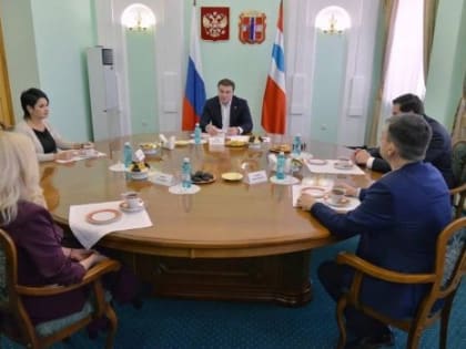 Хоценко вызвал к себе неутвержденных им на пост сенатора кандидатов